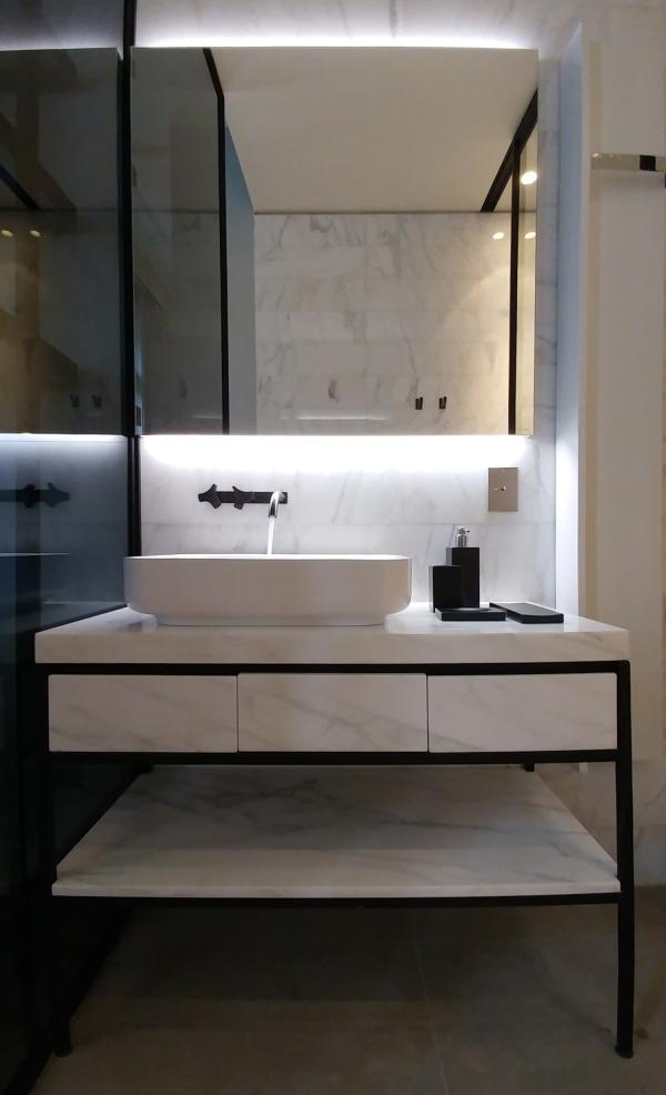 Bathroom vanity with a countertop basin and marble backsplash, Duplex on Boulevard Saint-Germain, Paris