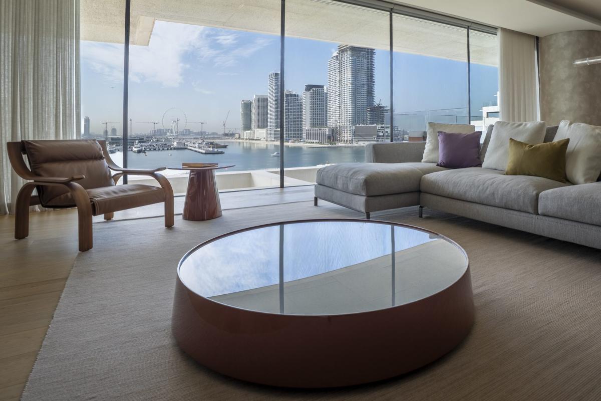 Living room with a brown leather lounge chair, a round rust coffee table, and a skyline view, One at Palm, Three Bedrooms (Central Wing), Palm Jumeirah, Dubai