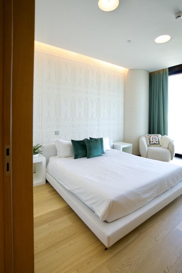 Bedroom with a textured headboard wall and teal cushions, One at Palm Three Bedrooms, Palm Jumeirah