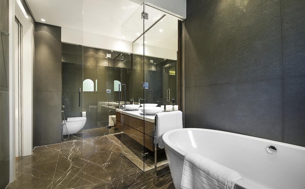 Bathroom with freestanding tub and marble double vanity, Villa Canal Cove, Palm Jumeirah